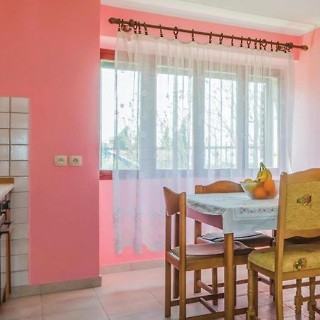 Cozy Apartment In Vrsar With Kitchen エクステリア 写真