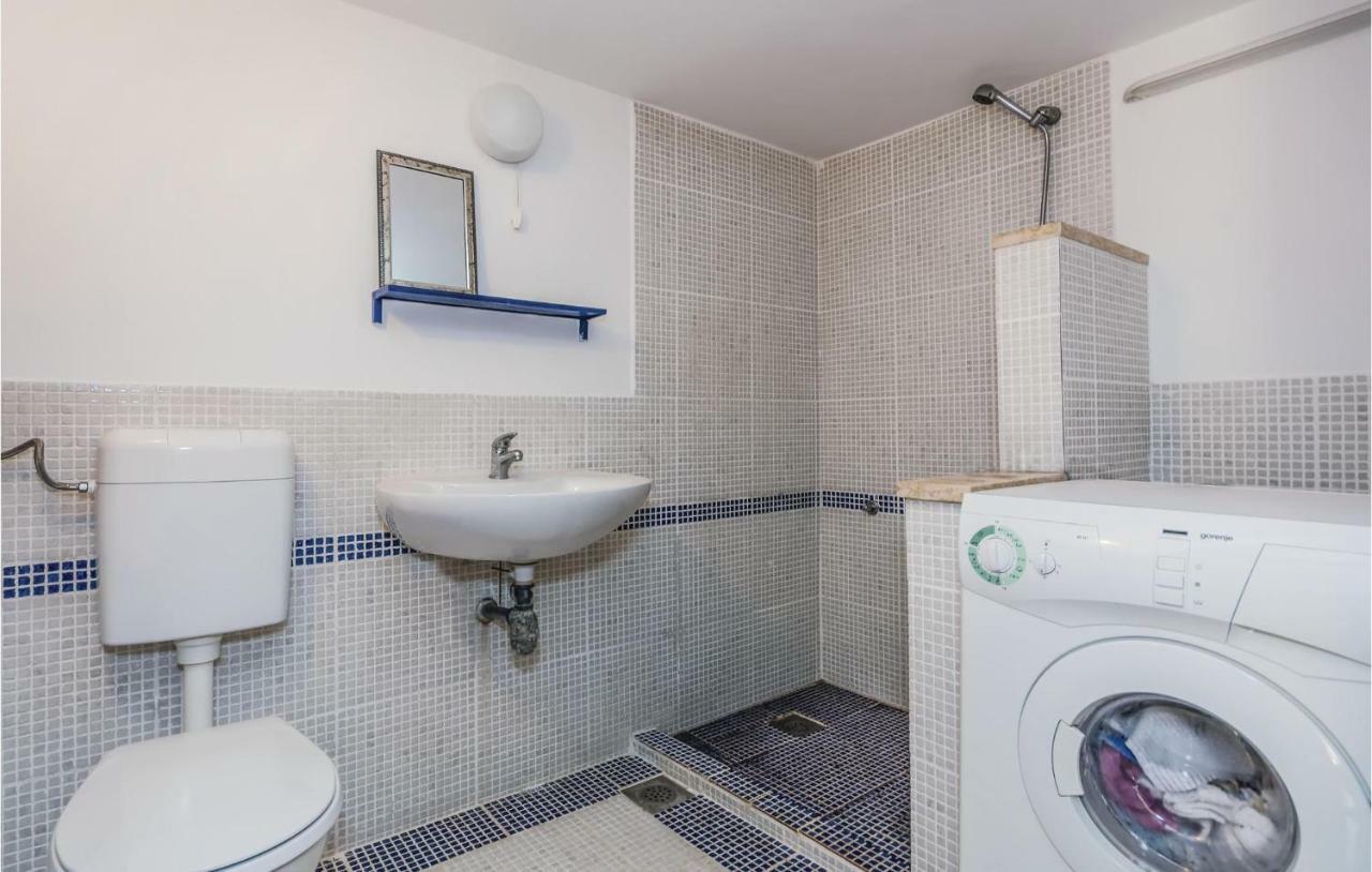 Cozy Apartment In Vrsar With Kitchen エクステリア 写真